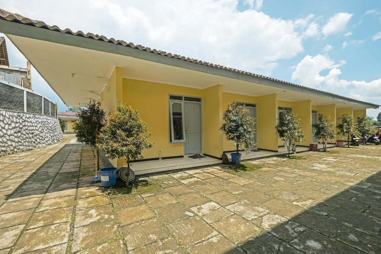 Oyo 92483 Hotel Kirana Salatiga Luaran gambar