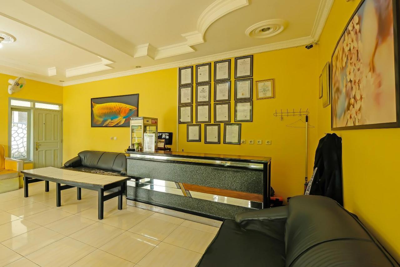 Oyo 92483 Hotel Kirana Salatiga Luaran gambar