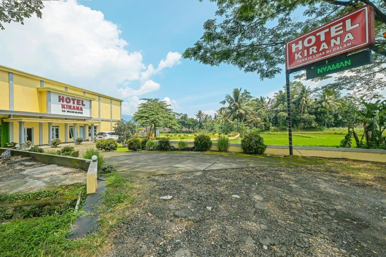 Oyo 92483 Hotel Kirana Salatiga Luaran gambar